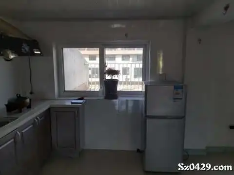 清华园c区平顶阁楼出租月租1000,拎包入住,室内齐全