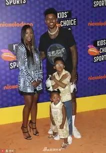 尼克扬带着孩他妈亮相颁奖礼