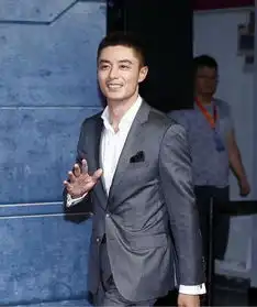 霍建华出席活动露出可爱表情包,是圈粉无数啊