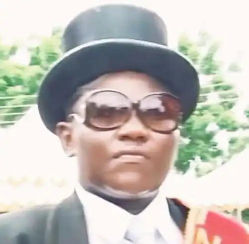 抖音黑人露齿笑表情包在哪下载抖音黑人露齿笑表情咖绿茵手游站